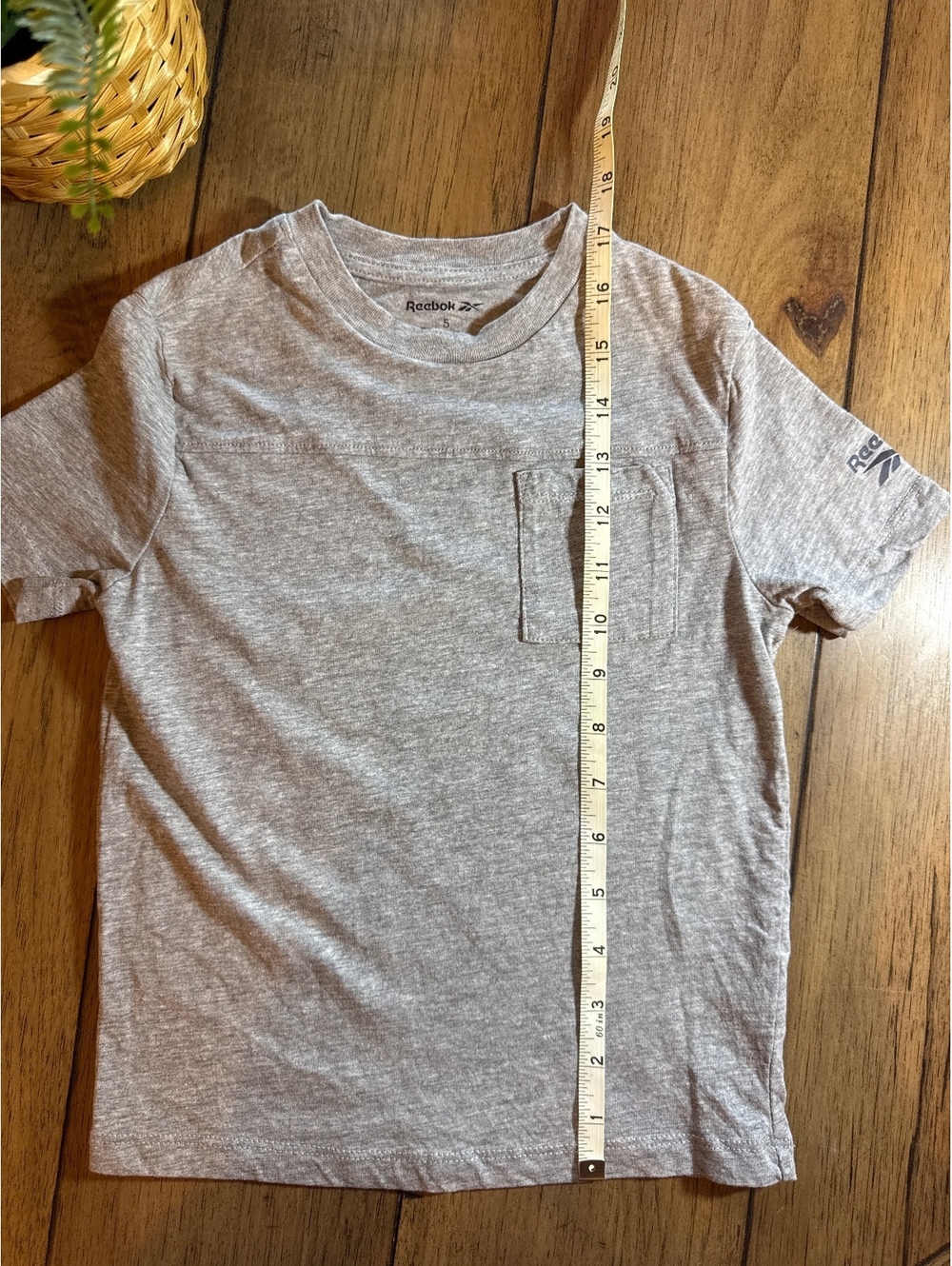 Reebok Gray Pocket T-Shirt Size 5